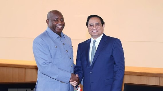 越南政府总理范明政会见布隆迪总统埃瓦里斯特·恩达伊施米耶