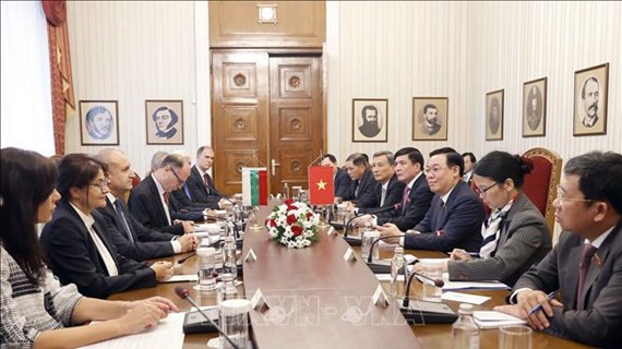 越南国会主席王廷惠会见保加利亚总统鲁门·拉德夫