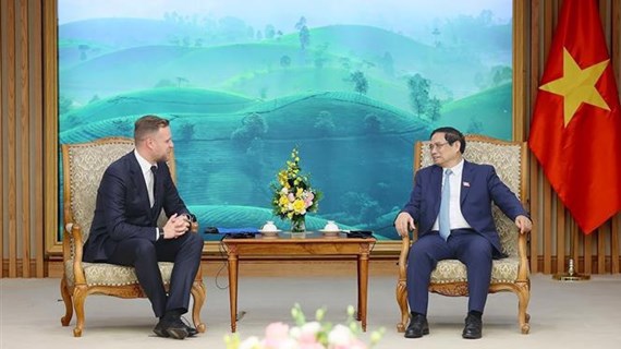 越南政府总理范明政会见立陶宛外交部长
