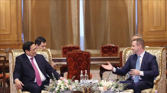 越南政府总理范明政会见罗马尼亚众议院议长阿尔弗雷德·西蒙尼斯