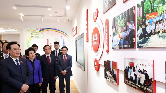 国会主席王廷惠造访上海市虹桥街道基层立法联系点