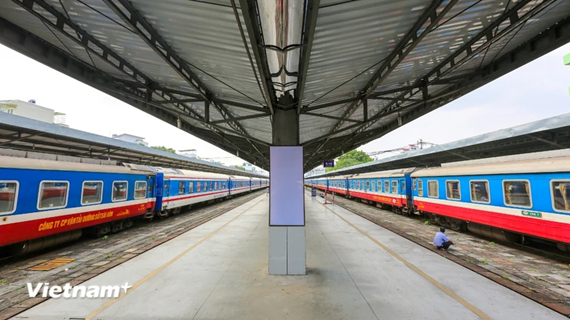 越南铁路部门“今非昔比” 满足旅游高峰期出行需求