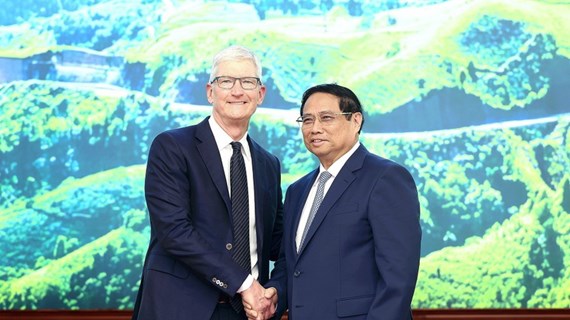 越南政府总理范明政会见美国苹果公司首席执行官蒂姆·库克