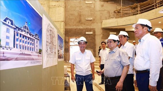 越南政府总理范明政视察富寿市公安指挥信息中心 考察富寿文化艺术馆建设情况