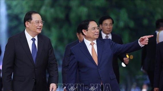 越南政府总理范明政会见老挝总理宋赛·西潘敦