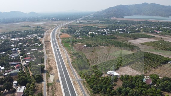 甘林—永好高速路段今日投运：发挥中南部地区经济发展的支撑作用