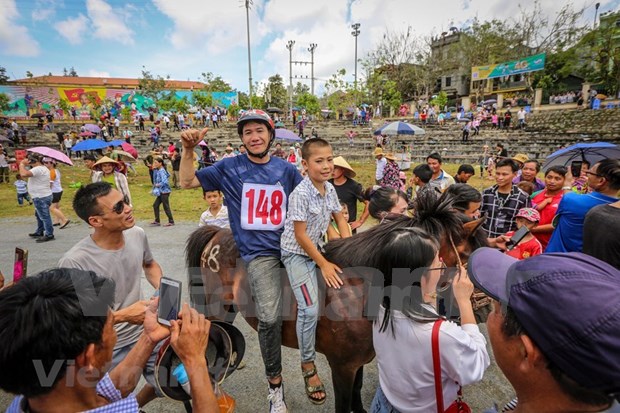 组图：2020年北河传统赛马节吸引了老街省众多骑手携骏马参赛 hinh anh 23