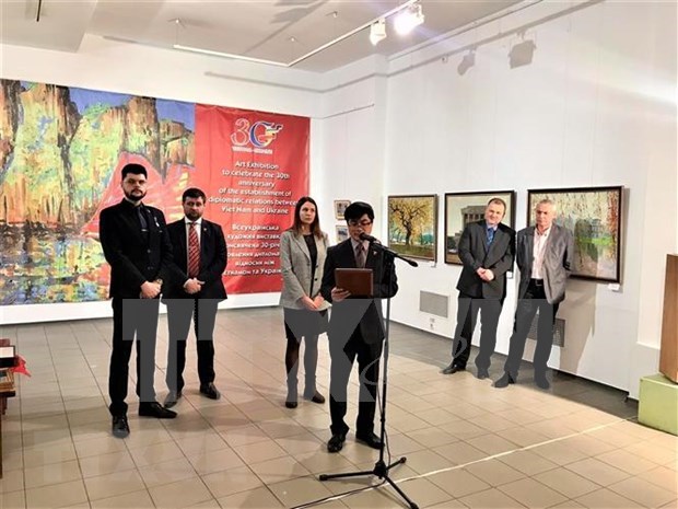 纪念越南与乌克兰建交30周年画展在乌克兰举行 hinh anh 1