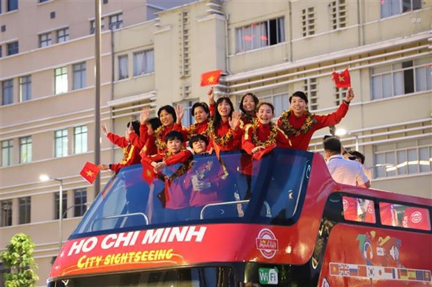 胡志明市举行仪式 庆祝载誉归来的国家女足队球员 hinh anh 1