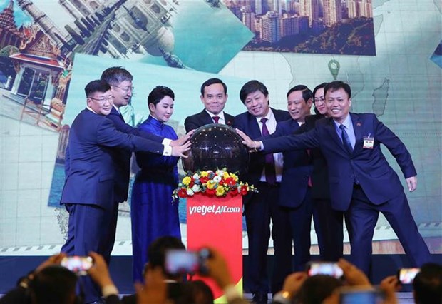 蒙古国总统乌赫那·呼日勒苏赫出席越南-蒙古企业论坛 hinh anh 2