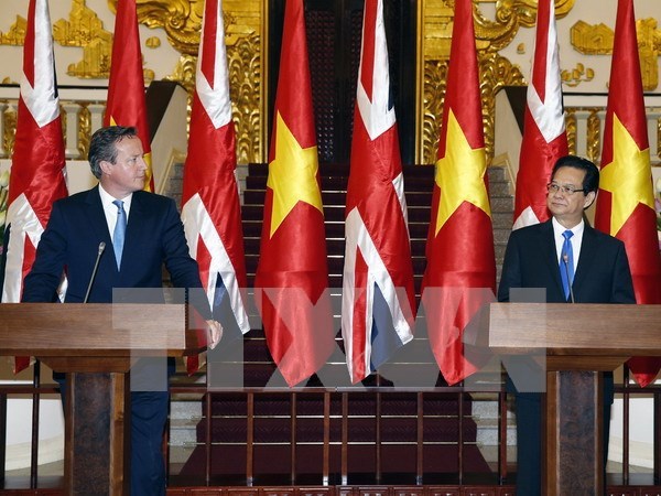 英国首相戴维·卡梅伦圆满结束对越南进行的正式访问 hinh anh 1
