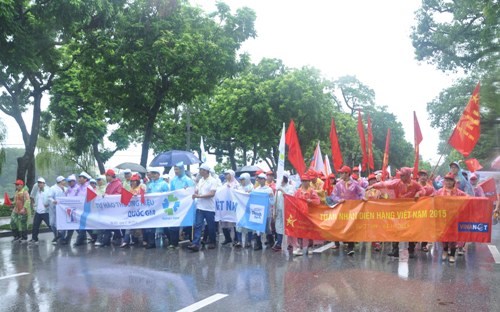 “越南品牌的骄傲”游行活动在河内举行 hinh anh 1
