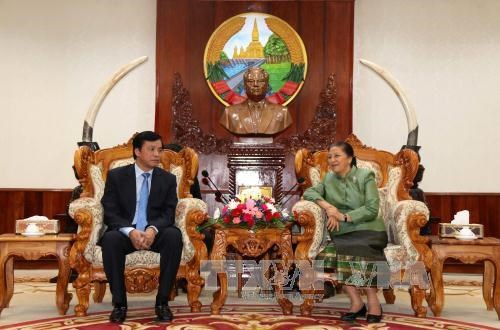 老挝国会主席高度评价越老国会办公厅之间的合作成果 hinh anh 1