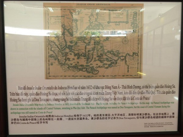 “越南黄沙和长沙两个群岛—历史证据和法律依据”资料和地图展在广南省开展 hinh anh 1