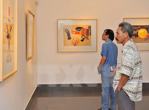 2015年首都河内美术展吸引众多参观者 hinh anh 1