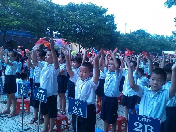 越南全国各所学校一律举行2015-2016学年开学典礼 hinh anh 4
