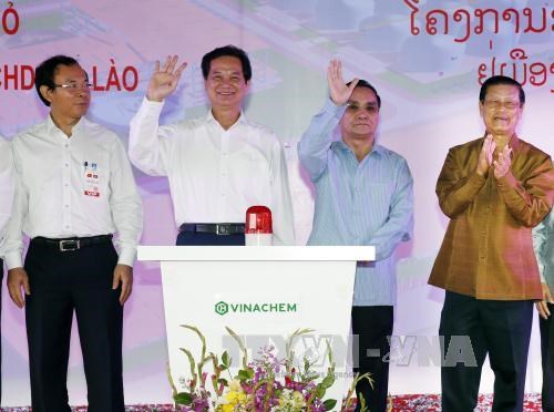 阮晋勇总理出席老挝钾盐矿开发项目开工仪式并下达开工令 hinh anh 1