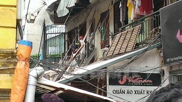 越南河内市古法式别墅坍塌致2人死亡5人受伤 hinh anh 4