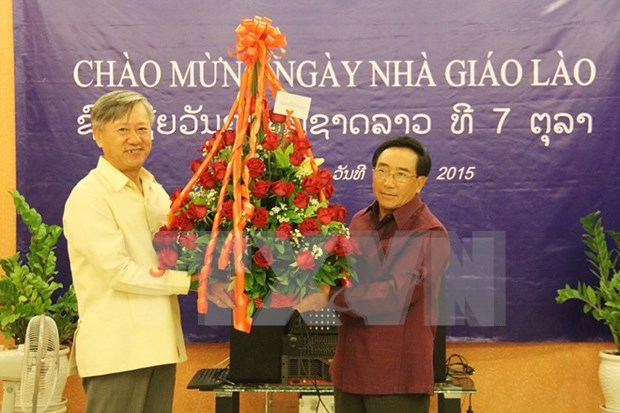 越南驻老大使馆举行老挝教师节纪念活动 hinh anh 1