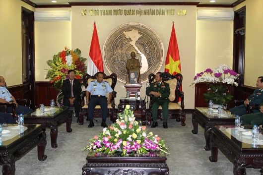 越南国防部和总参谋部领导会见外国客人 hinh anh 1