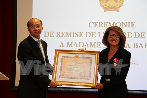 原法语国家国际组织亚太地区办事处主任荣获越南国家友谊勋章 hinh anh 1