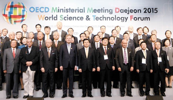 2015世界科技峰会在韩国落幕 hinh anh 1