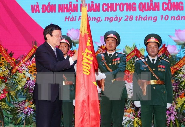 越南国家主席张晋创授予第三军区武装力量一级军功勋章 hinh anh 1