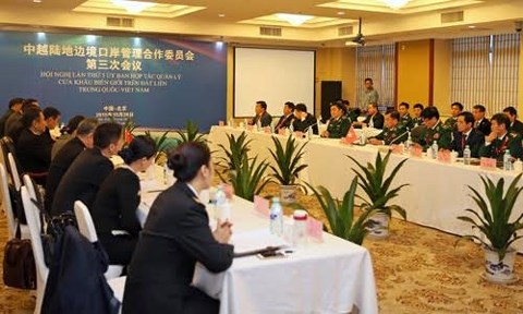 越中陆地边境口岸管理合作委员会第三次会议在北京举行 hinh anh 1
