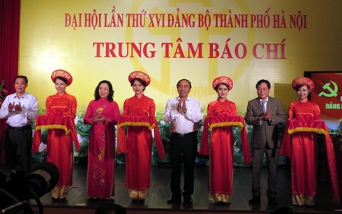 越共河内市第十六次代表大会的新闻中心正式成立 hinh anh 1