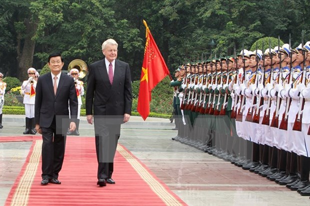 越南国家主席张晋创同冰岛总统格里姆松举行会谈 hinh anh 1
