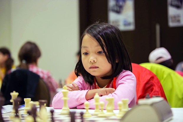 国际棋联2015国际象棋世界青少年分龄锦标赛：阮黎锦贤夺得8岁女子组冠军 hinh anh 1