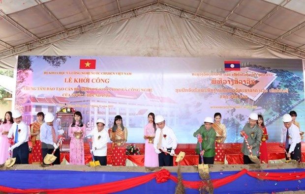 越南协助老挝发展科技管理干部资源 hinh anh 1