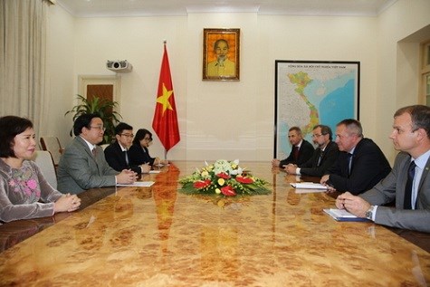 越南政府副总理黄忠海会见斯洛文尼亚经济发展与技术部长 hinh anh 1