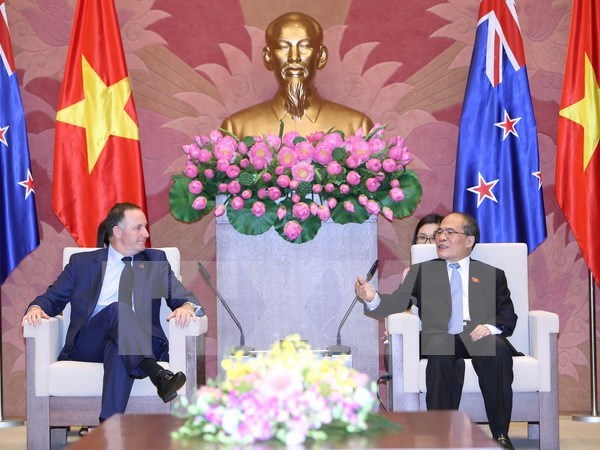 越南国会主席阮生雄会见新西兰总理约翰•基 hinh anh 1