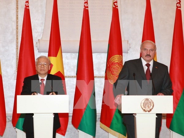 白俄罗斯总统亚历山大·卢卡申科开始对越南进行国事访问 hinh anh 1