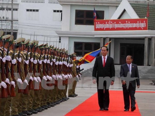 越南公安部部长陈大光大将对老挝进行工作访问 hinh anh 1