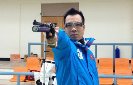 越南射手黄春荣在50米手枪慢射项目中居世界第3位 hinh anh 1