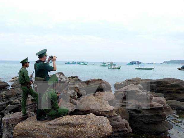 越南海军第五海区司令部工作代表团看望慰问西南部诸岛军民 hinh anh 1