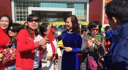 2016丙申春节初一越南芒街口岸接待入境游客量300人次 hinh anh 1