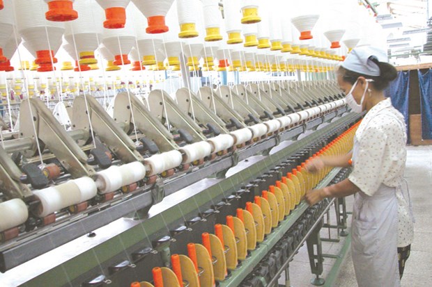 越南稳居全球五大纺织品出口国之列 hinh anh 1