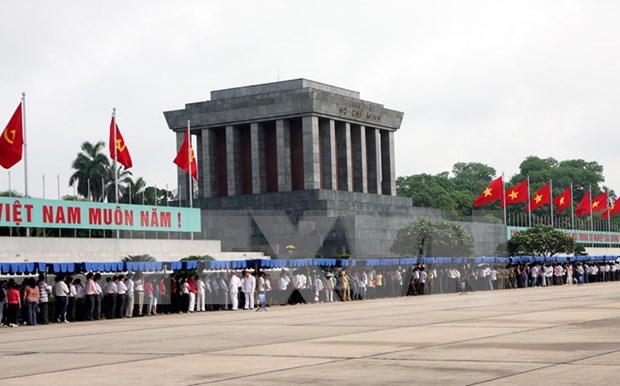 2016年春节期间胡志明主席陵墓接待游客量达6.3万人次 hinh anh 1