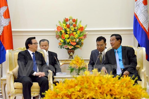 柬埔寨领导人分别会见越共中央总书记特使黄平君 hinh anh 1