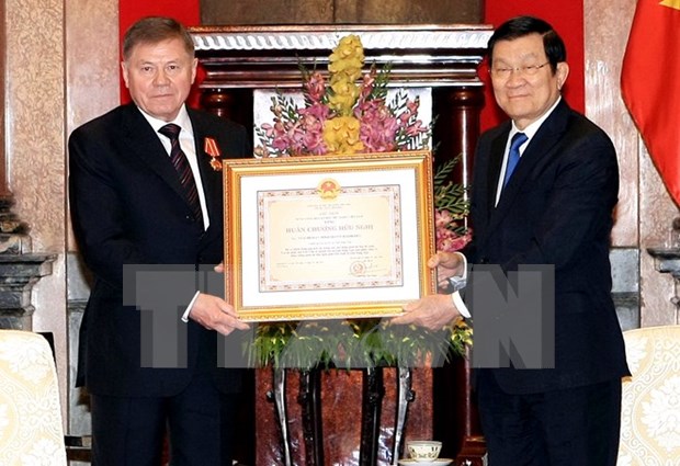 越南国家主席向俄联邦最高法院院长授予友谊勋章 hinh anh 1