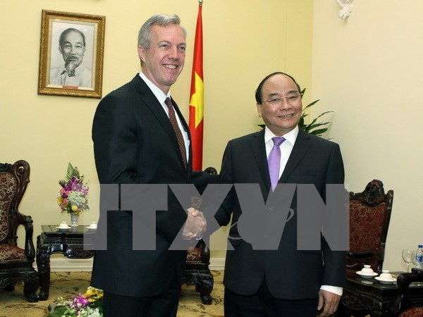 越南政府副总理阮春福会见美国和澳大利亚驻越大使 hinh anh 1