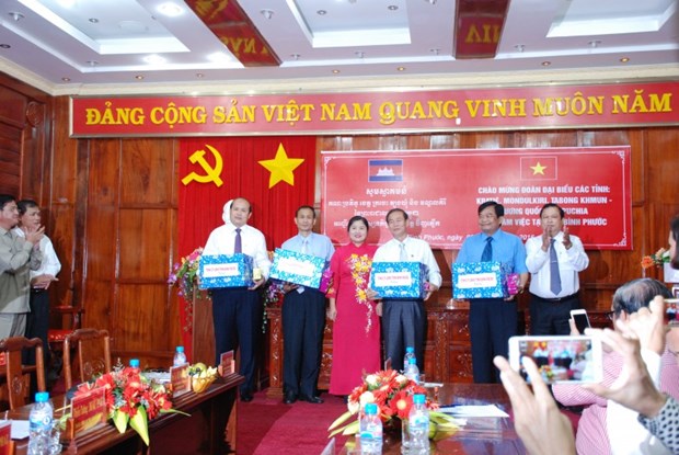 越南平福省与柬埔寨边境各省加强多方面合作 hinh anh 2