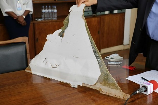 疑似MH370残骸运抵马来西亚将接受专家检验 hinh anh 1