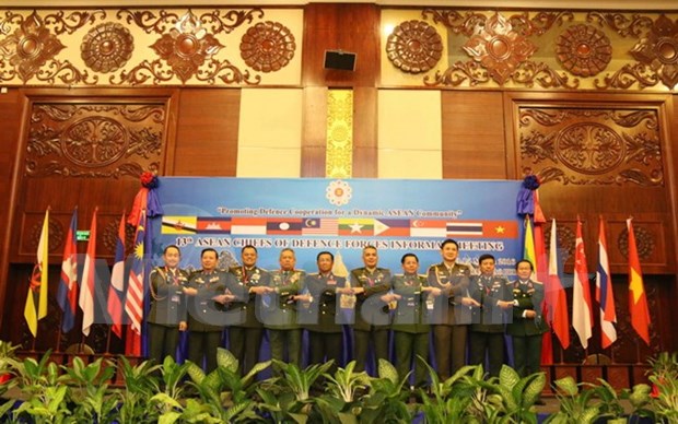 第十三届东盟国家武装部队首脑非正式会议在老挝举行 hinh anh 1