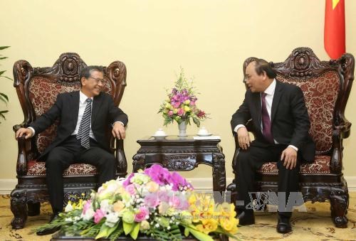 越南政府副总理阮春福会见日本和比利时驻越大使 hinh anh 1