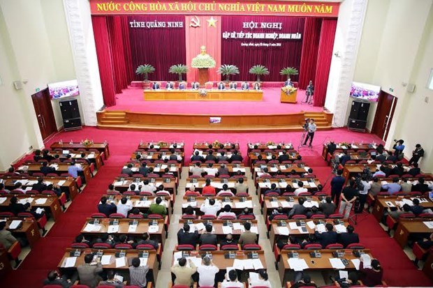 广宁省领导与400多家企业代表和商人举行会面交流 hinh anh 1