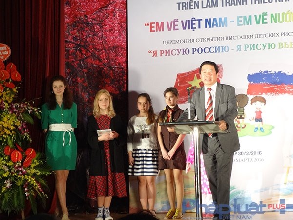 “我画越南、我画俄罗斯”儿童绘画作品展在河内举行 hinh anh 1